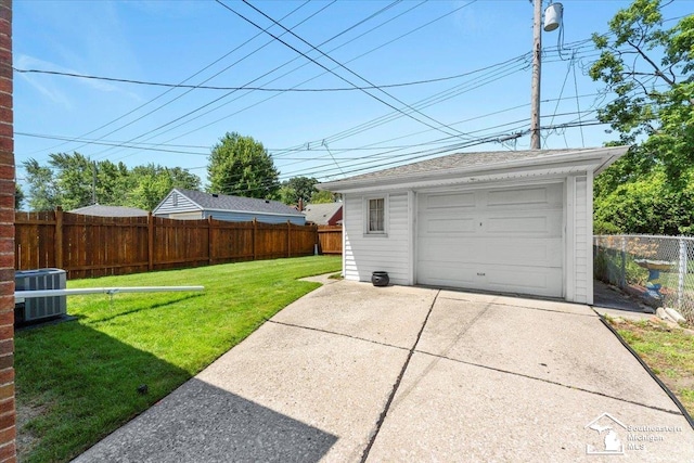 1508 12th St, Wyandotte, MI 48192 - detached garage with driveway