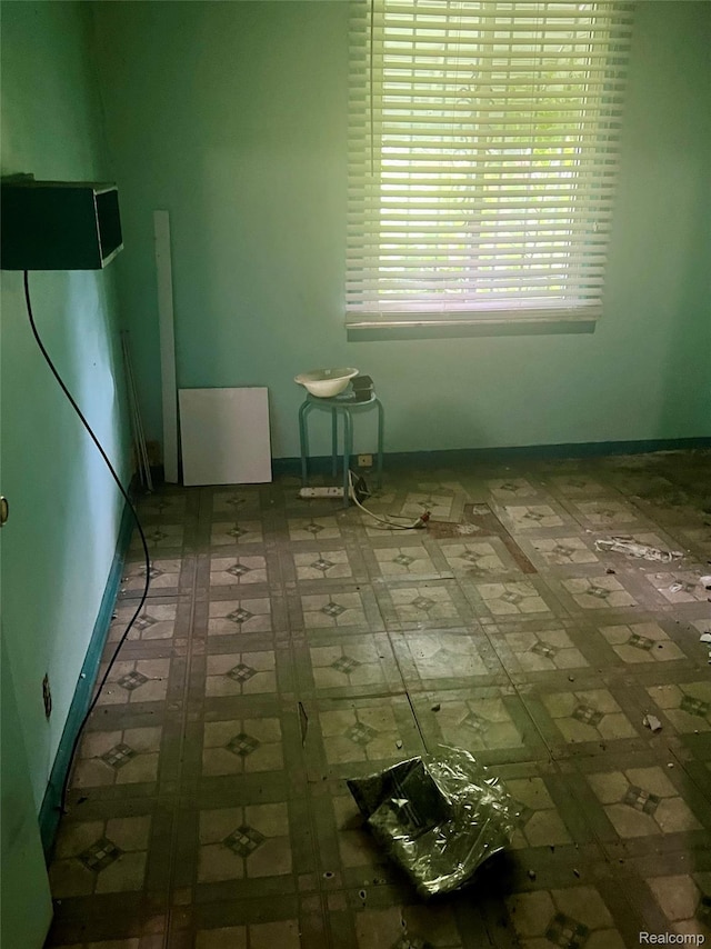 638 W Pulaski Ave, Flint, MI 48505 - view of spare room