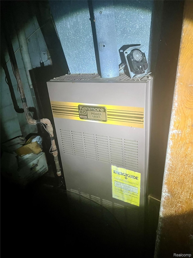 638 W Pulaski Ave, Flint, MI 48505 - detailed view of heating unit