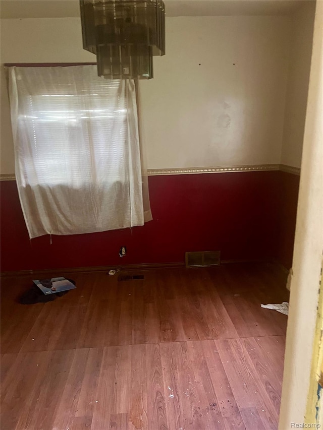 638 W Pulaski Ave, Flint, MI 48505 - unfurnished room with wood finished floors