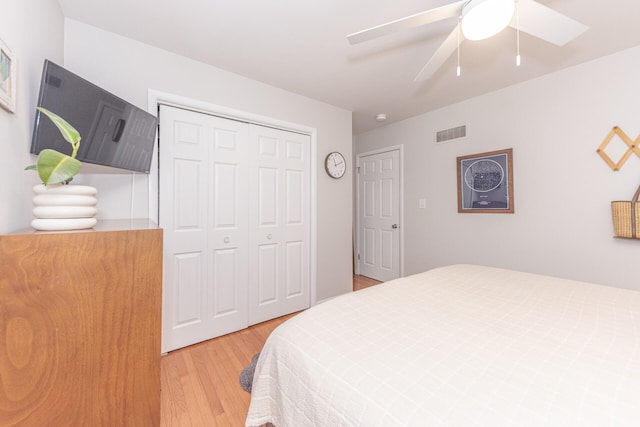 2041 Norfolk Ave, Ann Arbor, MI 48103 - bedroom with light wood-type flooring, a closet, and a ceiling fan