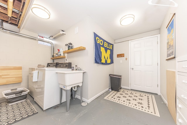 2041 Norfolk Ave, Ann Arbor, MI 48103 - washroom with washer and clothes dryer and baseboards