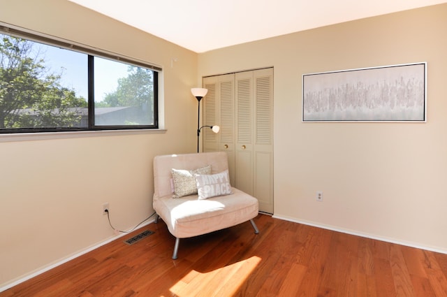 609 Watersedge Dr, Ann Arbor, MI 48105 - living area with wood finished floors and baseboards