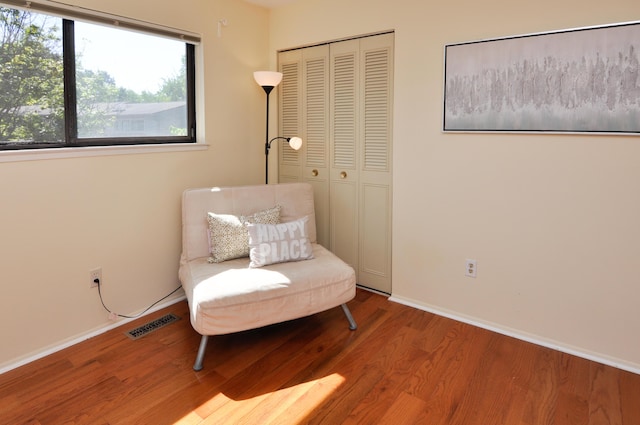 609 Watersedge Dr, Ann Arbor, MI 48105 - living area with wood finished floors and baseboards