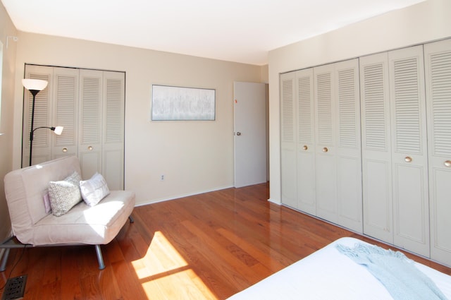 609 Watersedge Dr, Ann Arbor, MI 48105 - sitting room with wood finished floors and baseboards