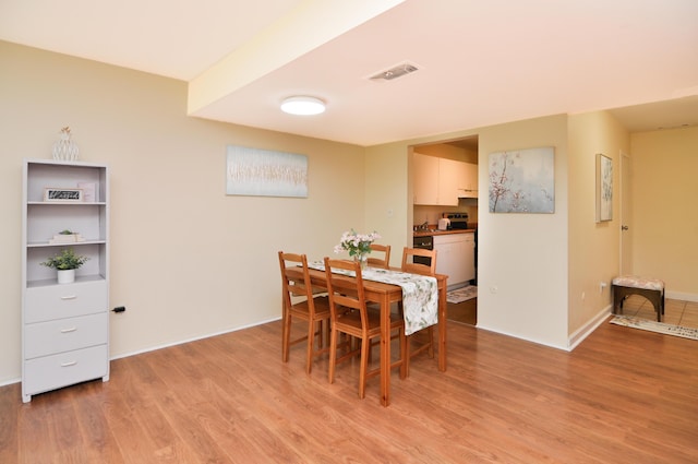 609 Watersedge Dr, Ann Arbor, MI 48105 - dining area featuring light wood-type flooring