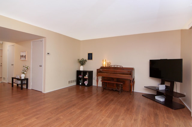 609 Watersedge Dr, Ann Arbor, MI 48105 - living area with wood finished floors and baseboards