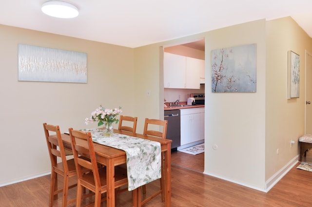 609 Watersedge Dr, Ann Arbor, MI 48105 - dining area with wood finished floors