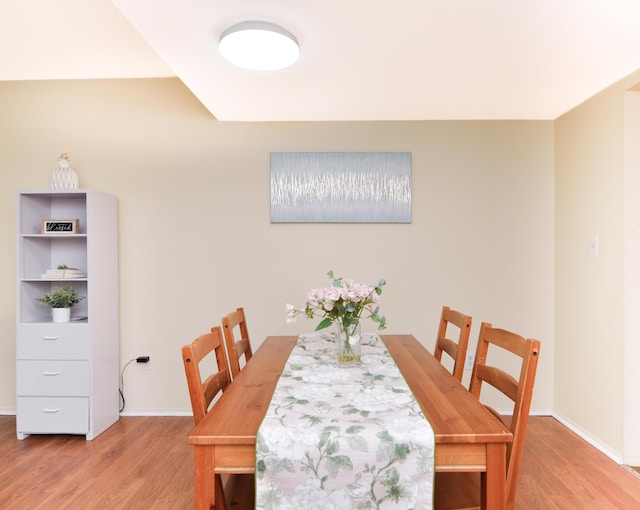 609 Watersedge Dr, Ann Arbor, MI 48105 - dining space with light wood-style floors and baseboards