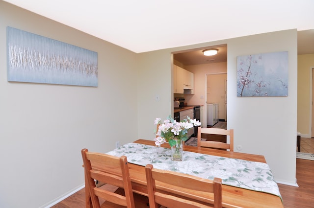 609 Watersedge Dr, Ann Arbor, MI 48105 - dining room with washing machine and dryer and wood finished floors
