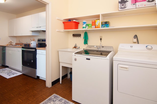 609 Watersedge Dr, Ann Arbor, MI 48105 - laundry room featuring washer and dryer