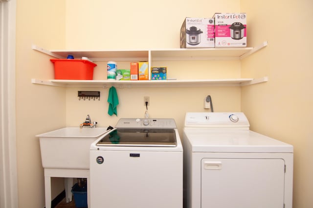 609 Watersedge Dr, Ann Arbor, MI 48105 - washroom featuring washer and clothes dryer