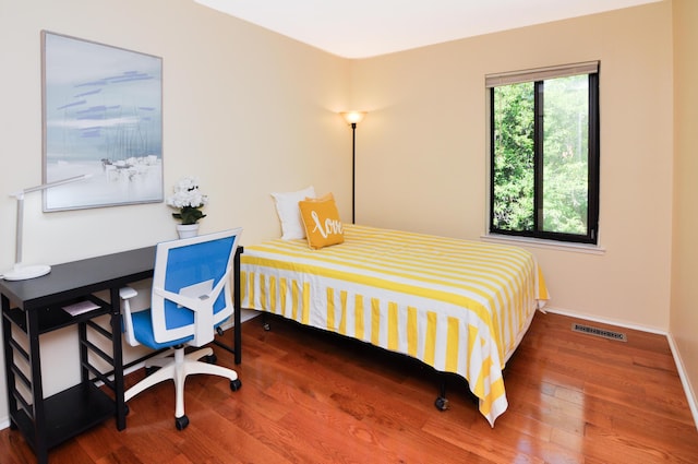 609 Watersedge Dr, Ann Arbor, MI 48105 - bedroom featuring wood finished floors and baseboards