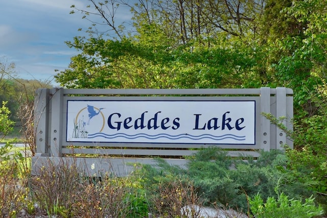 609 Watersedge Dr, Ann Arbor, MI 48105 - view of community sign