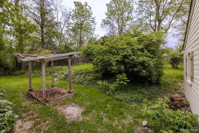 3070 Old Orchard Dr, Waterford, MI 48328 - view of grassy yard