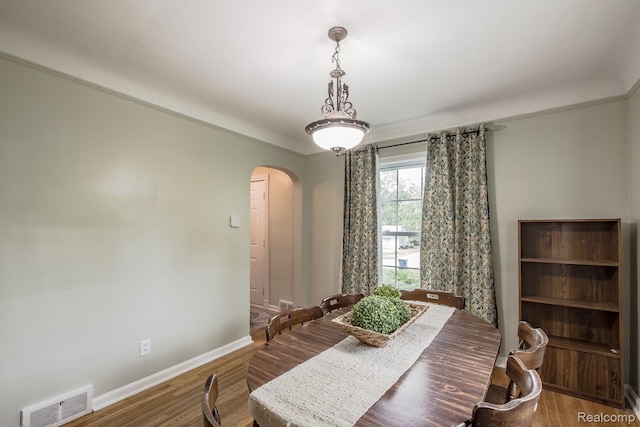 3070 Old Orchard Dr, Waterford, MI 48328 - dining area with arched walkways, wood finished floors, and crown molding