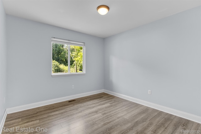 2930 Wisconsin Rd, Troy, MI 48083 - unfurnished room with wood finished floors