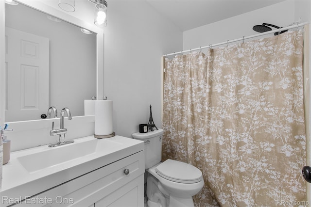 2930 Wisconsin Rd, Troy, MI 48083 - bathroom with vanity and curtained shower