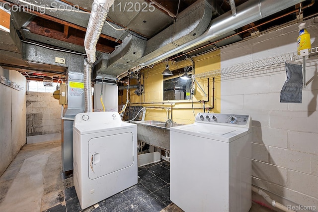132 Illinois Ave, Pontiac, MI 48341 - washroom with separate washer and dryer