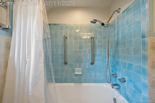 132 Illinois Ave, Pontiac, MI 48341 - bathroom featuring shower / bath combo with shower curtain