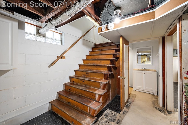 132 Illinois Ave, Pontiac, MI 48341 - stairway with concrete block wall