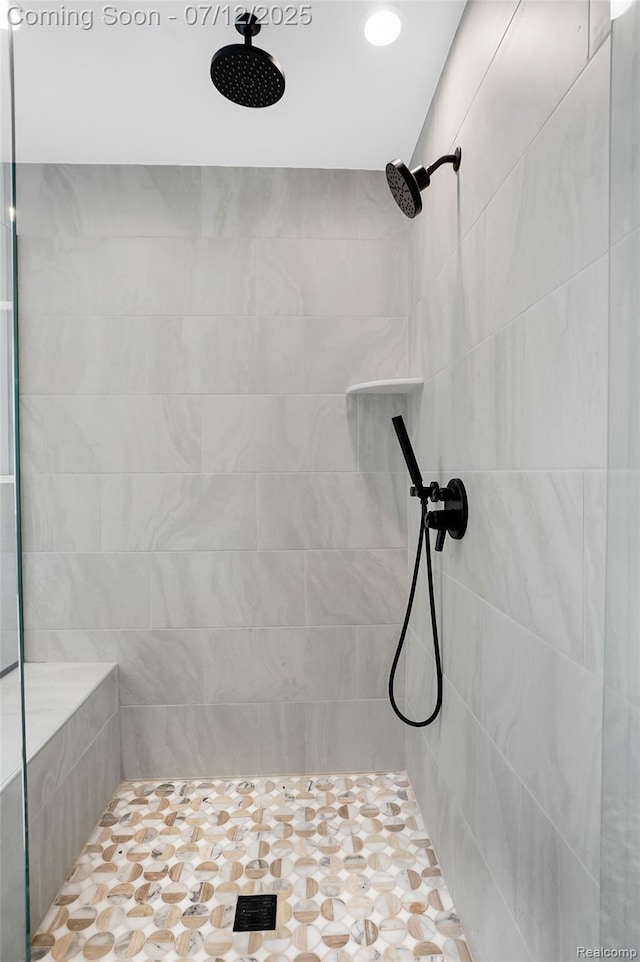 1212 Royal Ave, Royal Oak, MI 48073 - full bathroom featuring a tile shower