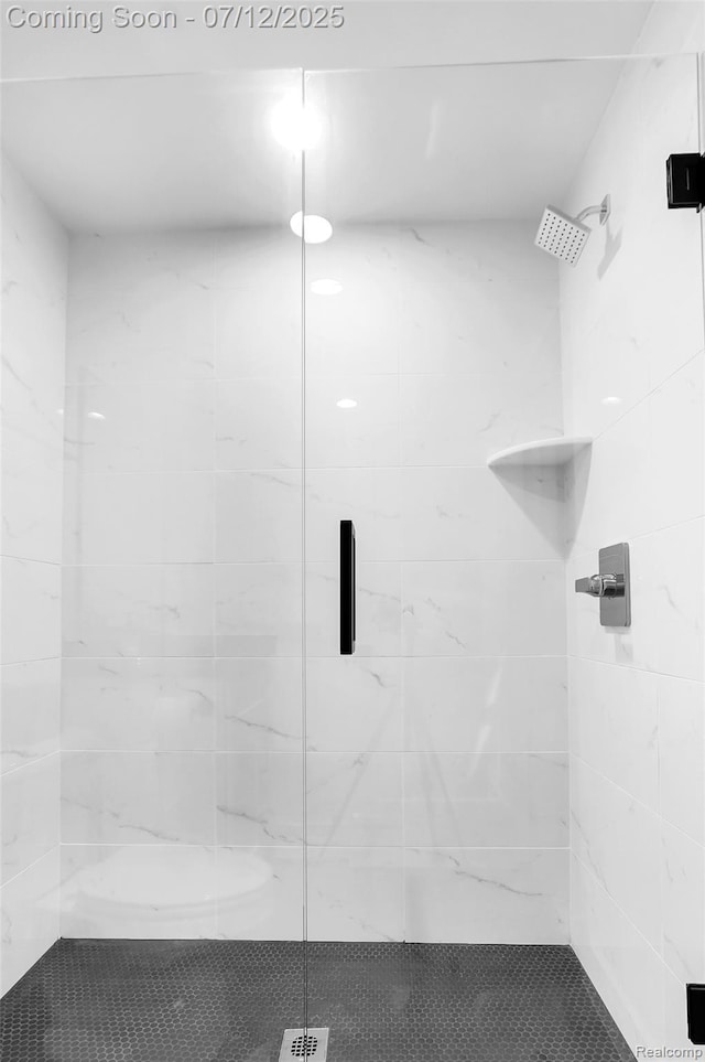 1212 Royal Ave, Royal Oak, MI 48073 - full bathroom with a stall shower