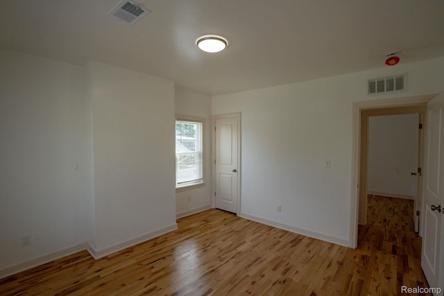 163 Moss St, Highland Park, MI 48203 - unfurnished room with light wood-style flooring and baseboards