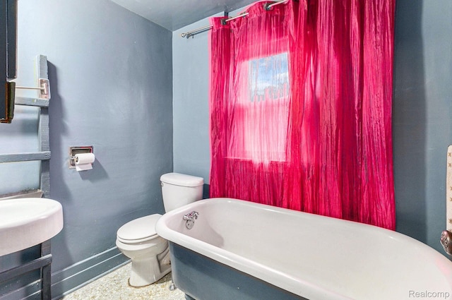 360 Burke St, River Rouge, MI 48218 - full bath with a soaking tub and toilet