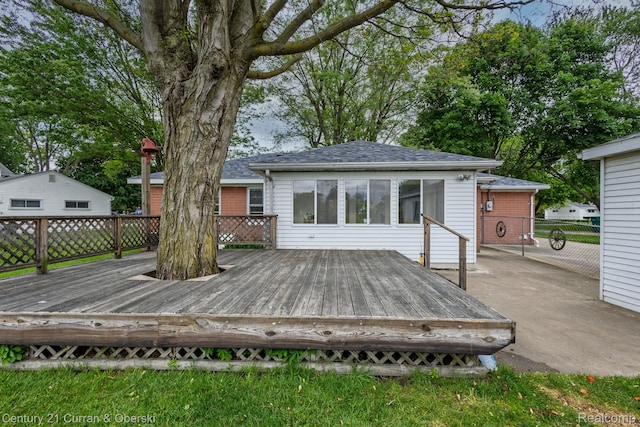2548 Hearthside Dr, Ypsilanti, MI 48198 - view of wooden terrace