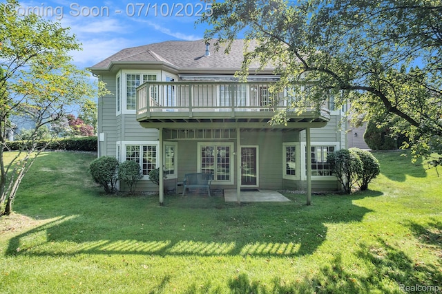 6161 Golfside Ct, Grand Blanc, MI 48439 - back of property with a lawn, a wooden deck, and a patio