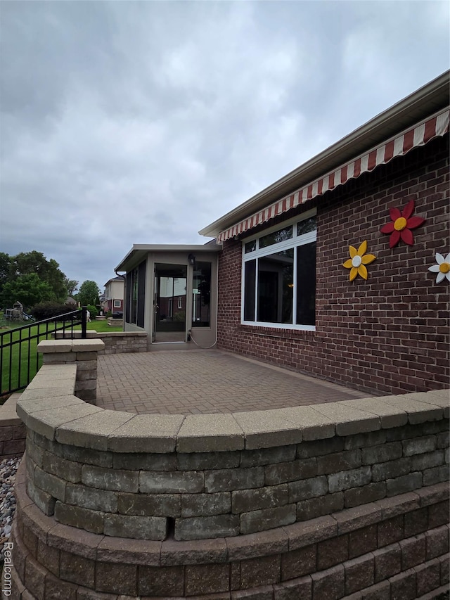 2181 E Shore Dr, Rochester Hills, MI 48307 - view of patio / terrace
