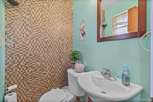 26714 Dover Ct, Warren, MI 48089 - bathroom with a sink and toilet