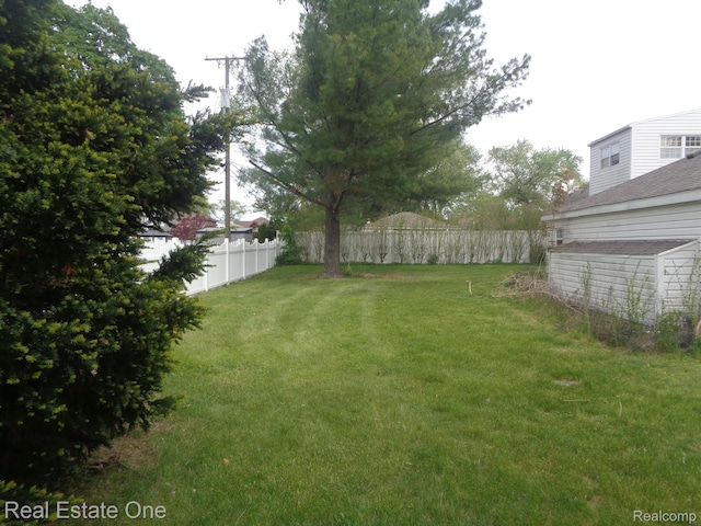 1353 N Gulley Rd, Dearborn Heights, MI 48127 - view of yard