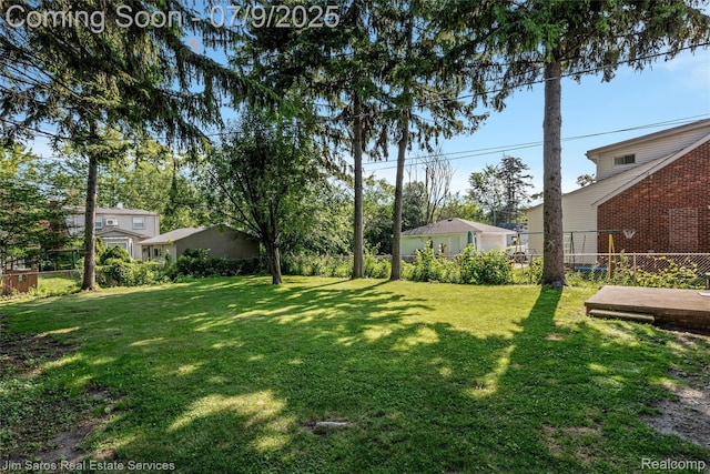 2182 Hawthorne Rd, Detroit, MI 48236 - view of yard