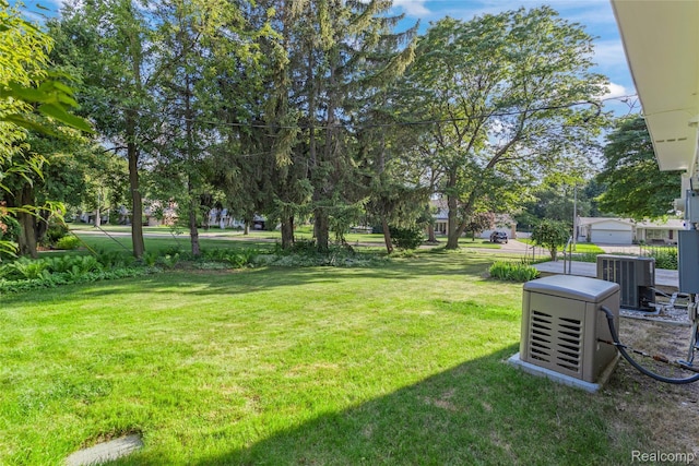 36393 Dardanella St, Livonia, MI 48152 - view of grassy yard