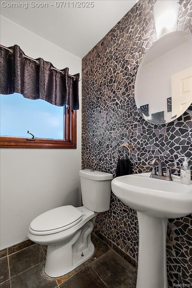 4674 Chapel Dr, Troy, MI 48085 - bathroom with stone tile flooring