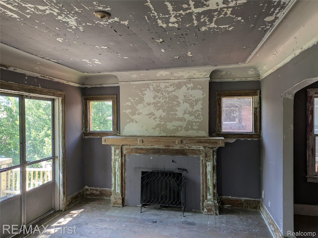 4342 Tyler St, Detroit, MI 48238 - detailed view of a fireplace with flush hearth and baseboards