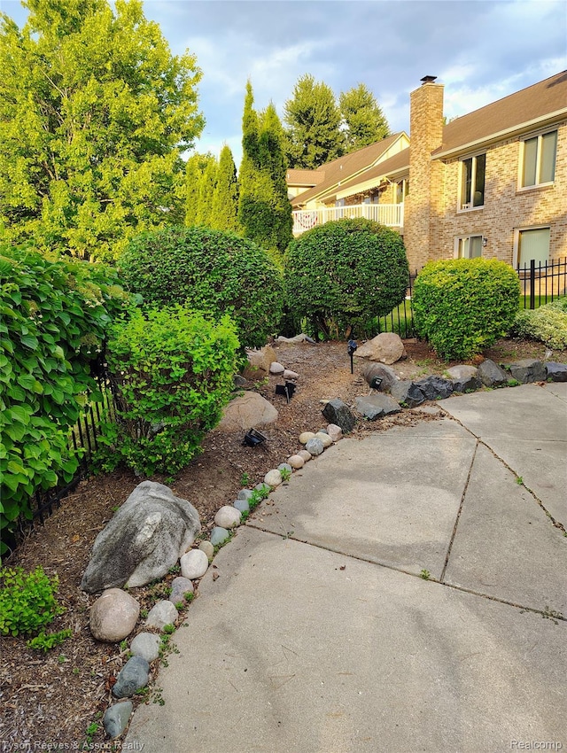 22770 Shadowglen Dr, Farmington Hills, MI 48335 - view of yard