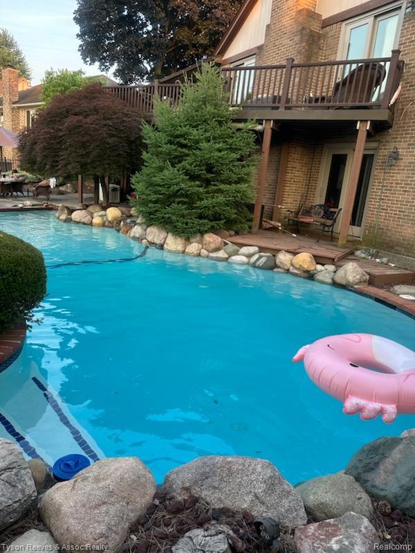 22770 Shadowglen Dr, Farmington Hills, MI 48335 - outdoor pool featuring a patio area