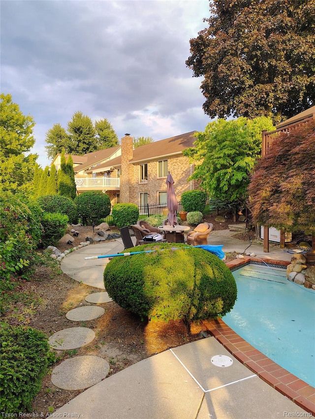 22770 Shadowglen Dr, Farmington Hills, MI 48335 - outdoor pool with a patio