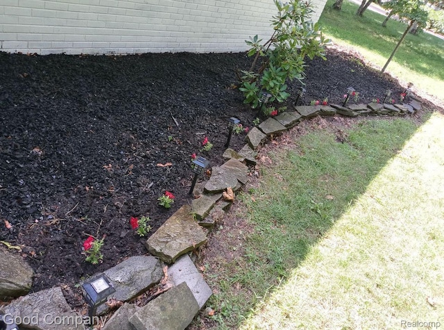29755 Rosemond Dr, Southfield, MI 48025 - view of yard