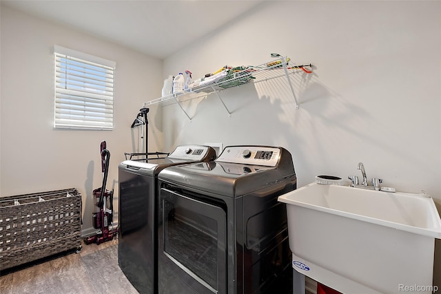 3860 Summit Dr, Sterling Heights, MI 48314 - laundry room featuring washing machine and dryer and wood finished floors