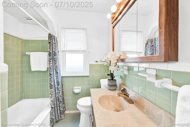 816 E 3rd St, Royal Oak, MI 48067 - full bath featuring plenty of natural light, tile walls, vanity, tile patterned floors, and shower / tub combo