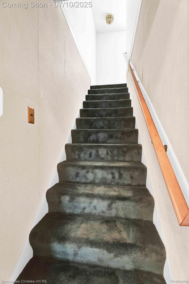 816 E 3rd St, Royal Oak, MI 48067 - view of staircase