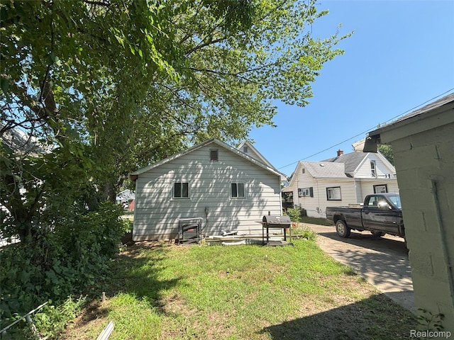 130 Meadle St, Warren, MI 48043 - back of property with a yard