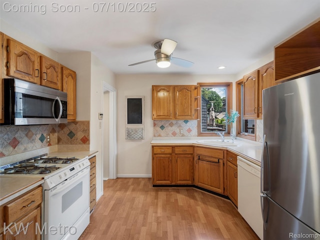 1877 Wiltshire Rd, Berkley, MI 48072 - kitchen featuring stainless steel appliances, light countertops, a ceiling fan, and light wood-style floors