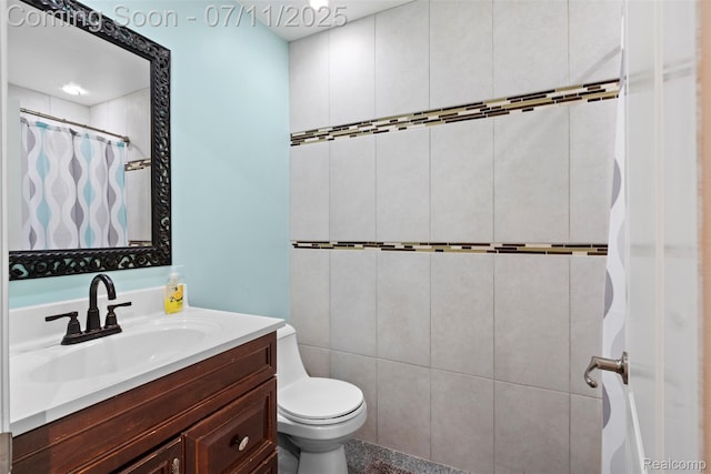 532 E Fox Hills Dr, Bloomfield Hills, MI 48304 - full bathroom featuring vanity and a shower with curtain
