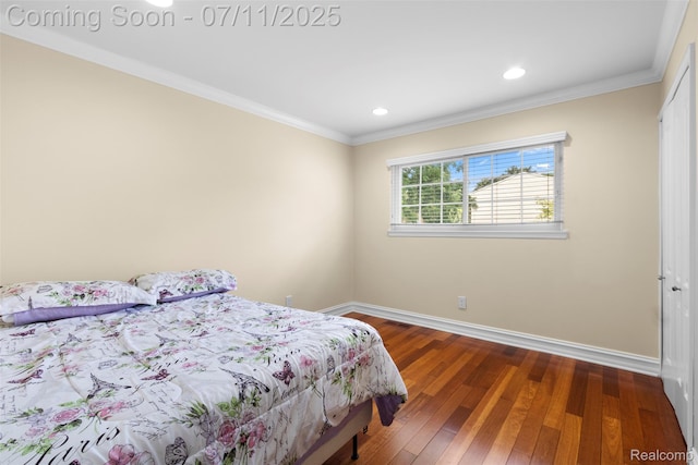 532 E Fox Hills Dr, Bloomfield Hills, MI 48304 - bedroom with hardwood / wood-style flooring, recessed lighting, crown molding, and a closet