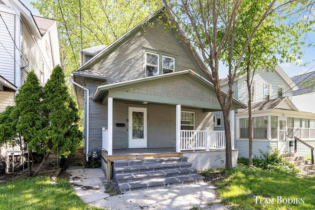 129 Sweet St NE, Grand Rapids, MI 49505 - photo 1